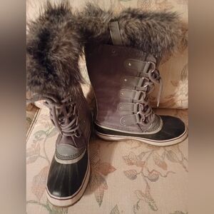 Sorel Women's Black and Gray Fur-Lined Winter Boots Joan Of Arctic